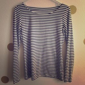 Black and white long sleeve tee